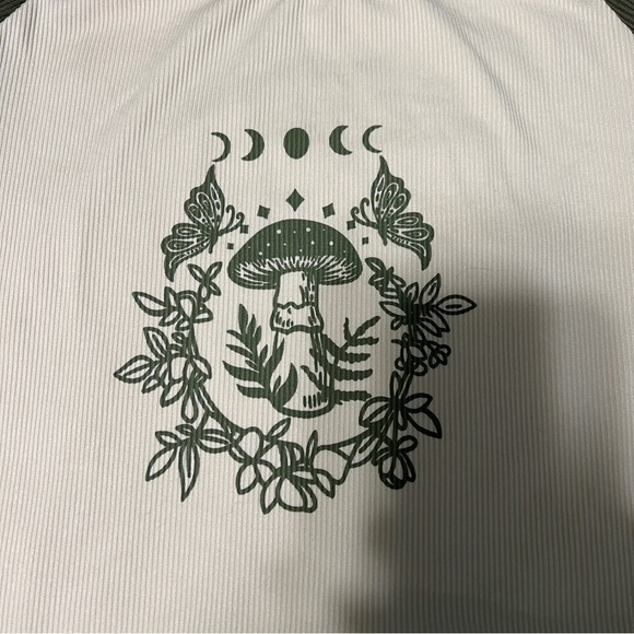 Shein mushroom crop top off white green size Xl - Picture 2 of 7